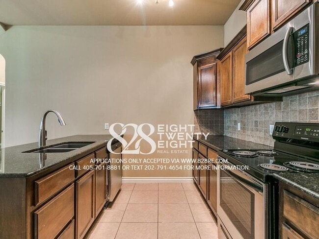 Building Photo - Roommates Not Working Out? 4 Bed/2 Bath Home Near OU Campus Available NOW! (Not Preleasing for 2027)