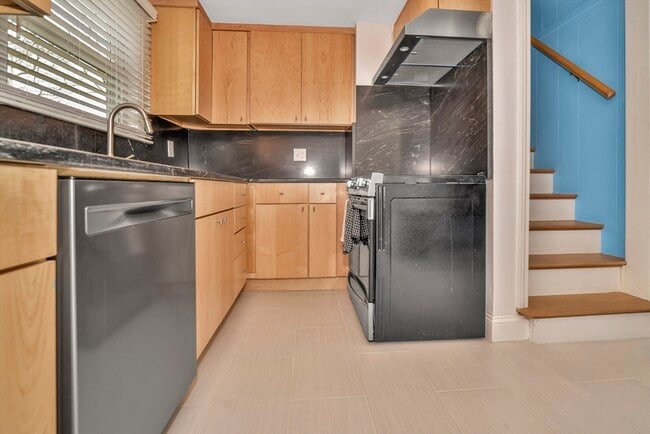 Building Photo - 38 Grassmere Rd