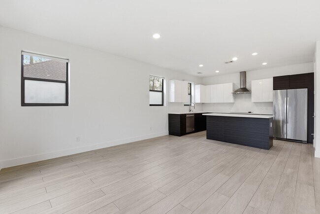 Building Photo - 1530 Primrose St