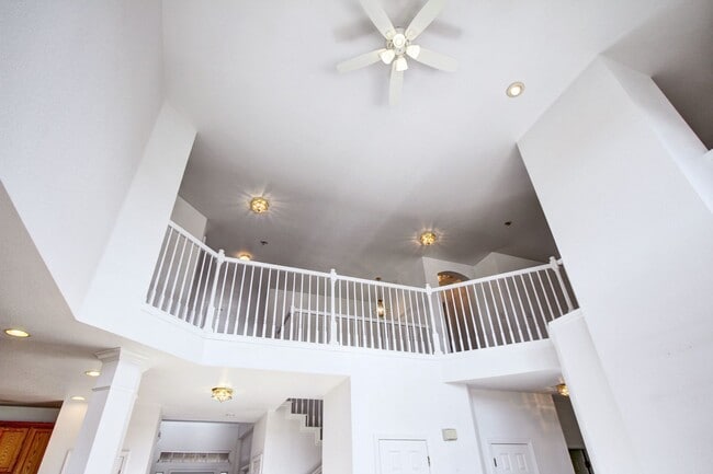 Building Photo - Metzler Ranch single family 4b/3b huge gar...