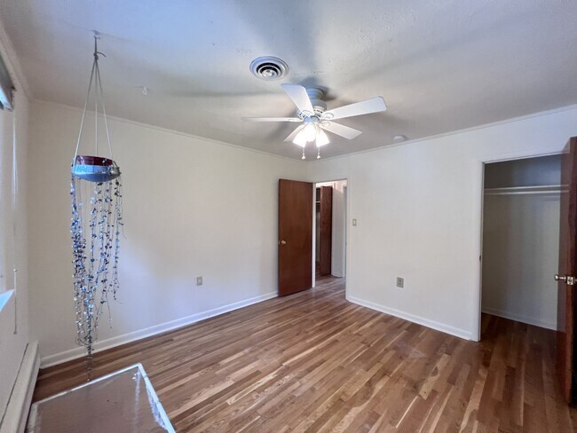 Building Photo - 205 Dumont Rd