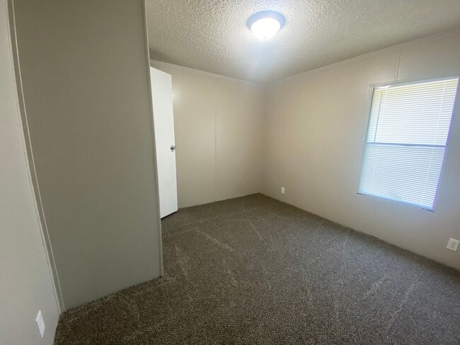 Building Photo - 1705 Creason Dr