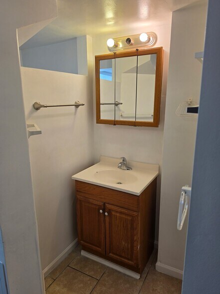 Building Photo - 1408 W 94th St