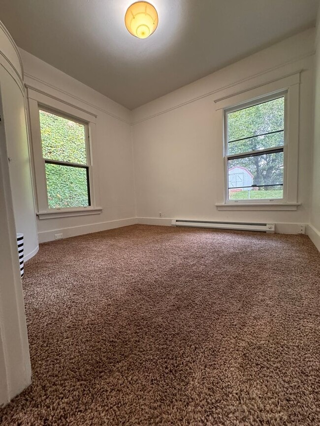 Building Photo - YOUR PACIFIC NORTHWEST RETREAT AWAITS! AV CHARGING STATION, GORGEOUS VIEWS, PRIVACY AND MORE!