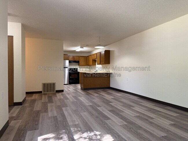 Building Photo - 415 22nd St E