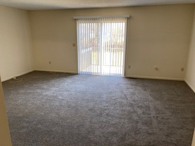 Living / Dining room - 8270 Butler Warren Rd