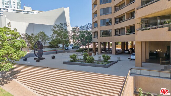 Building Photo - 10430 Wilshire Blvd