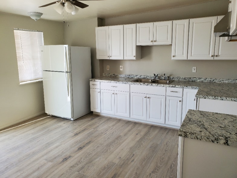 Building Photo - 1121 Mojave Dr