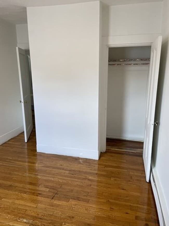 Building Photo - 148 5th St