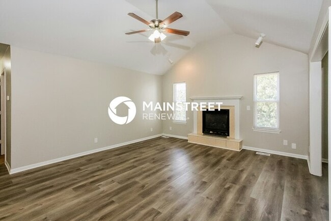 Building Photo - 4 Bedroom Pet-Friendly Home in KANSAS CITY, MO with Main Street Renewal