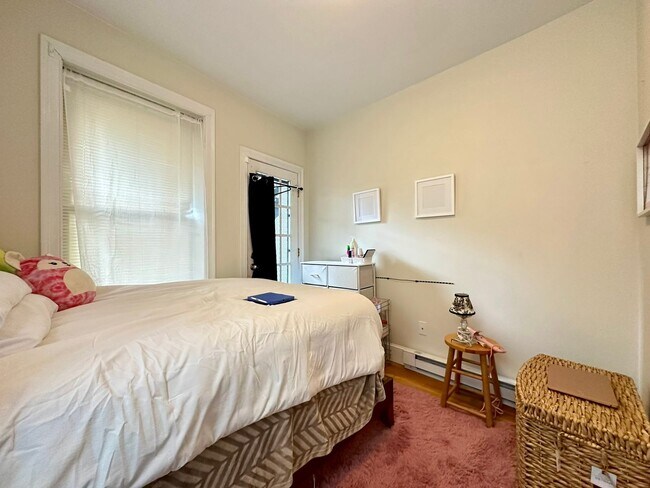 Building Photo - NO FEE!!!   MISSION HILL 4 BED/2 BATH ON HUNTINGTON W/EASY TRAIN ACCESS FOR 9/1