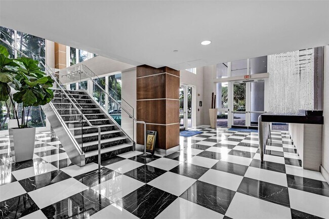 Building Photo - 1800 N Bayshore Dr