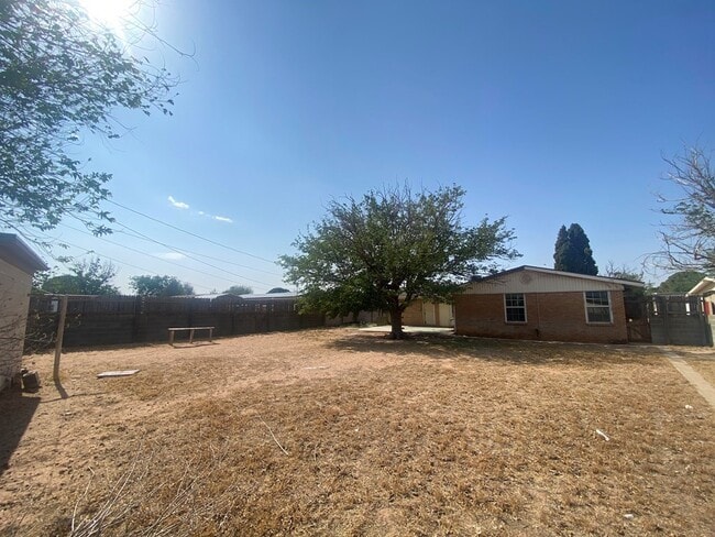 Building Photo - 426 E 50th St