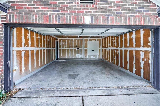 Building Photo - 2712 Settlement Dr