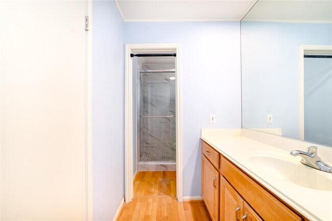 Building Photo - 7505 Memorial Woods Dr