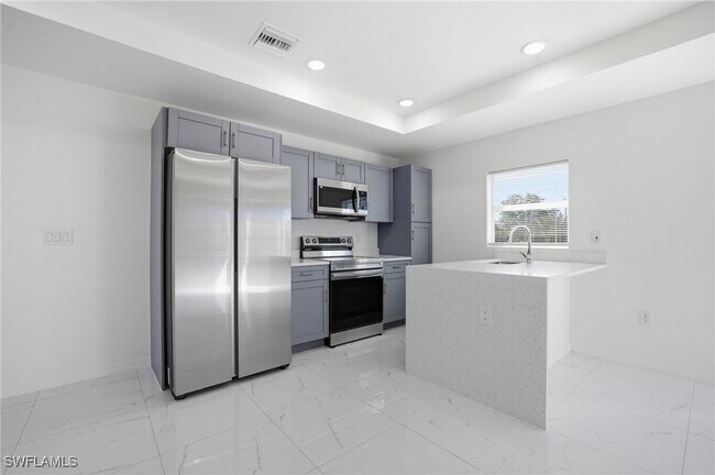 Building Photo - 418 Pinehurst Ave