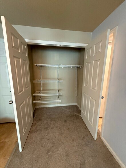 Building Photo - 2510 Taft Dr
