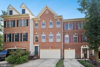 Building Photo - 2474 Cheyenne Dr