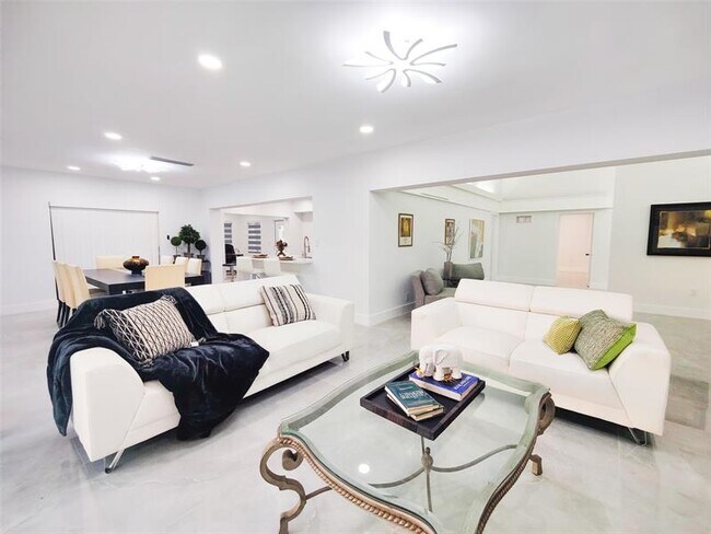 Building Photo - 5109 Banyan Ln