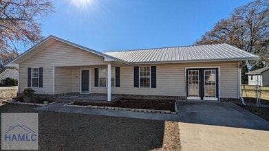 Building Photo - 215 Gordon St