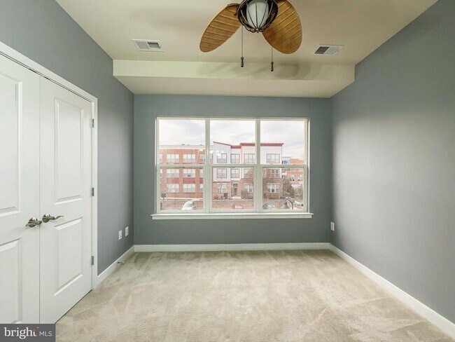 Building Photo - 5722 45th Ave