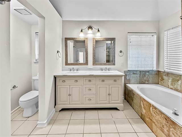 Building Photo - 605 Pheasant Knoll