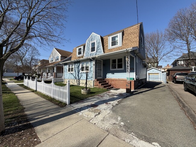 Building Photo - 10 W Elm Ave