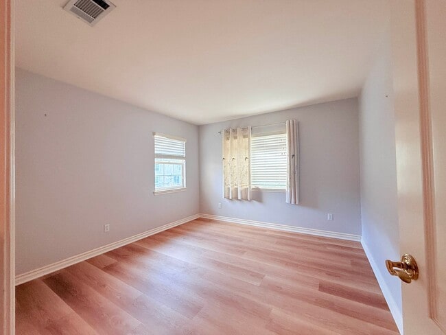Building Photo - Pet-Friendly Hillside 4BR Home with New Flooring | Newbury Park