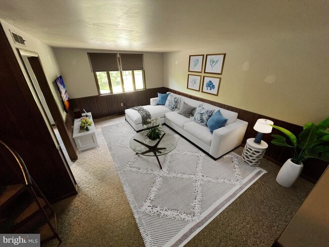 Building Photo - 2042 Lenhart Rd