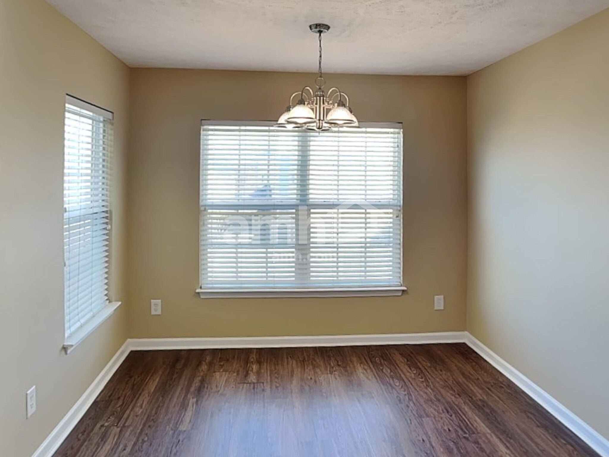 Building Photo - 4005 Strata Dr