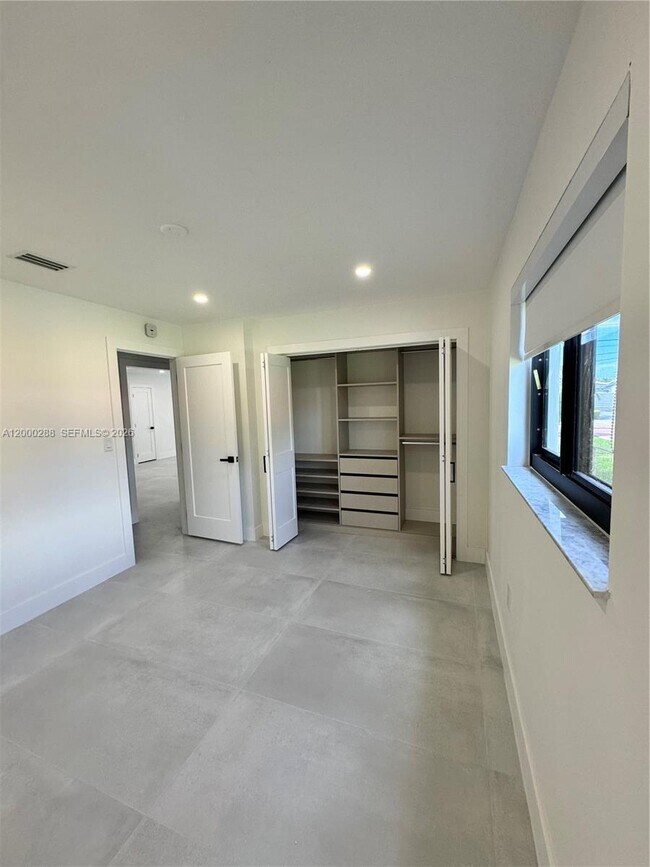 Building Photo - 3335 SW 65th Ave