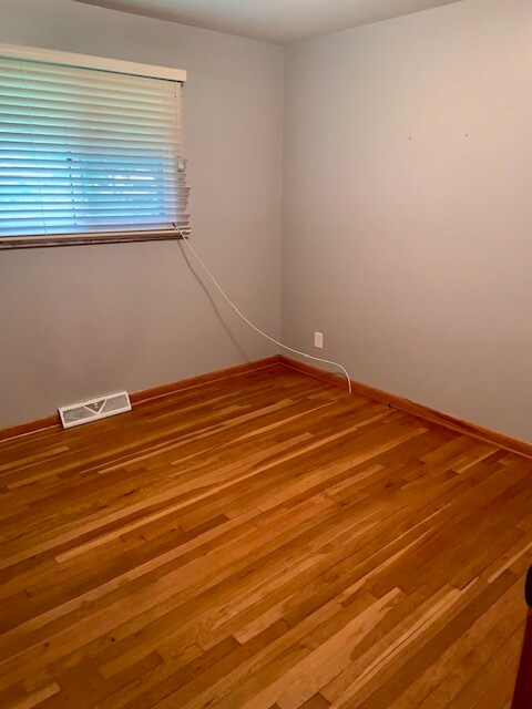 bedroom #3 - 152 Flint Ridge Dr