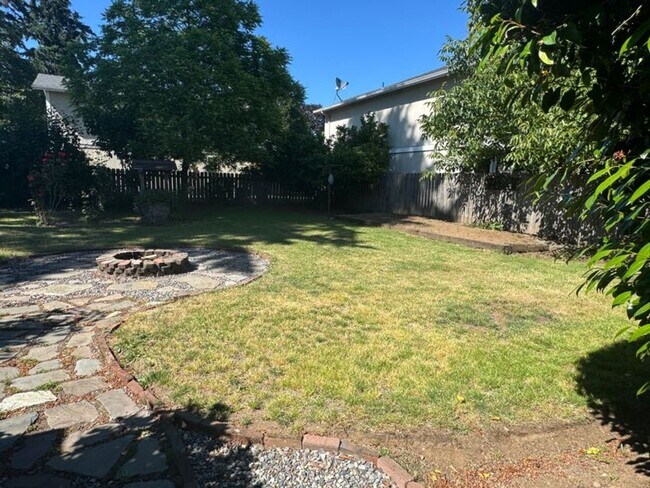 Building Photo - Charming 1920's Home with Large Backyard