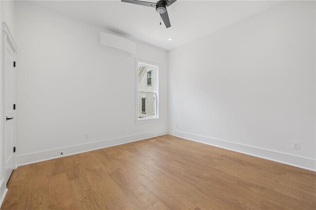 Building Photo - 267 E 11th St