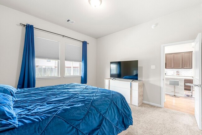 Building Photo - 5006 Sunway Dr