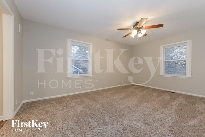 Building Photo - 207 W Heritage Dr