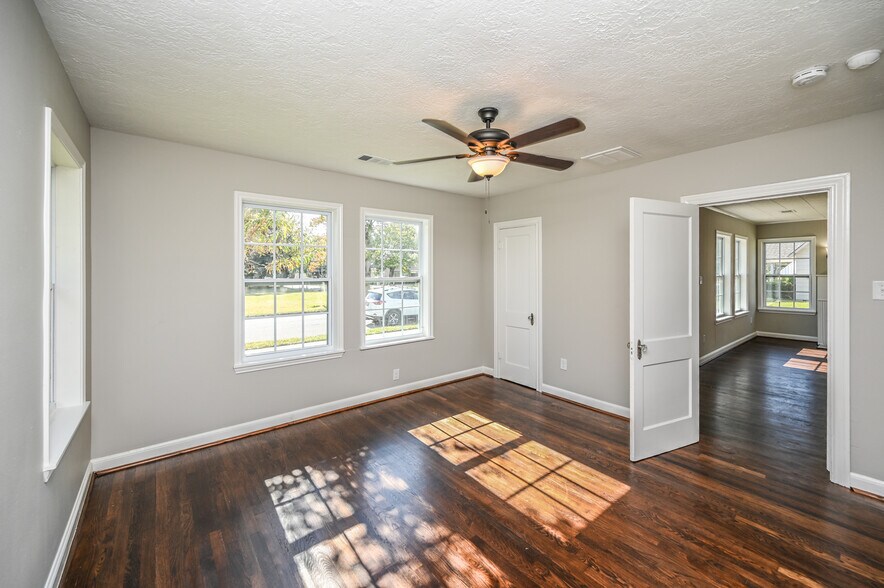 Building Photo - 500 Alford St