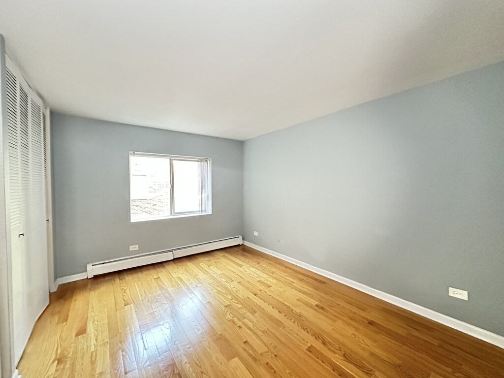 Building Photo - 5820 N Sheridan Rd