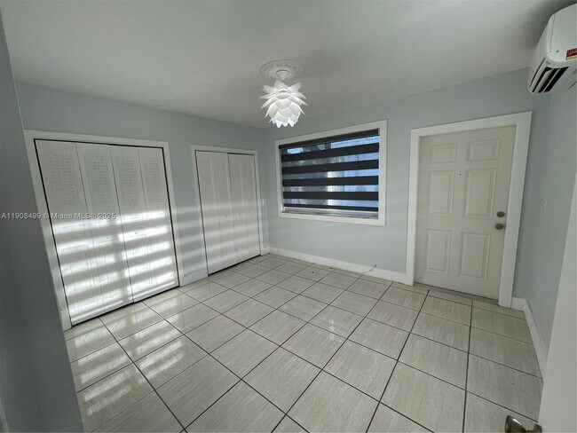 Building Photo - 405 SW 5th St