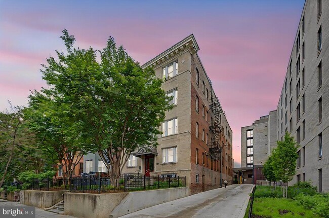 Building Photo - 1340 Fairmont St NW