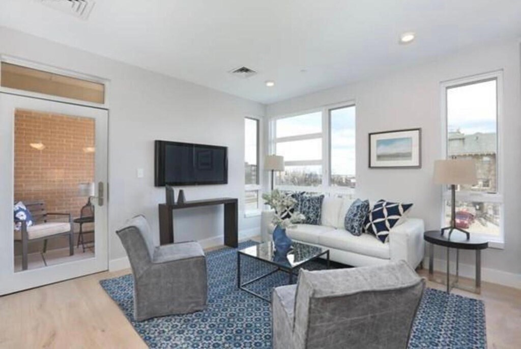 Building Photo - 1650 Commonwealth Ave