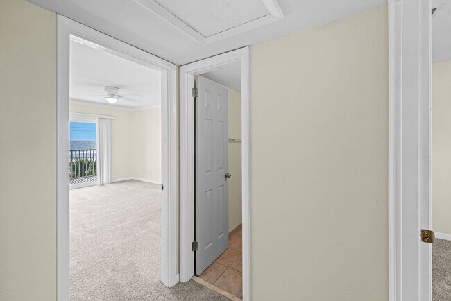 Building Photo - Oceanfront 2 Bedroom Condo with Stunning Views