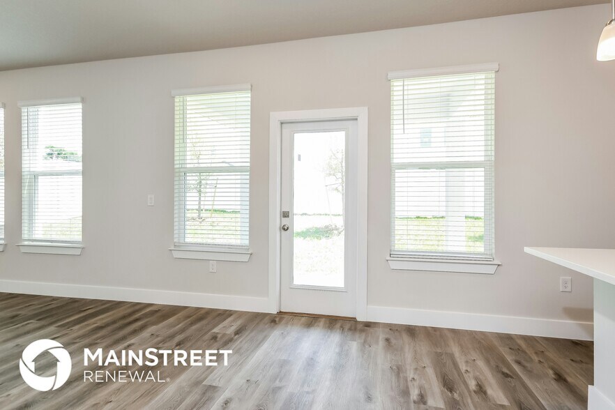 Building Photo - 313 Pine St