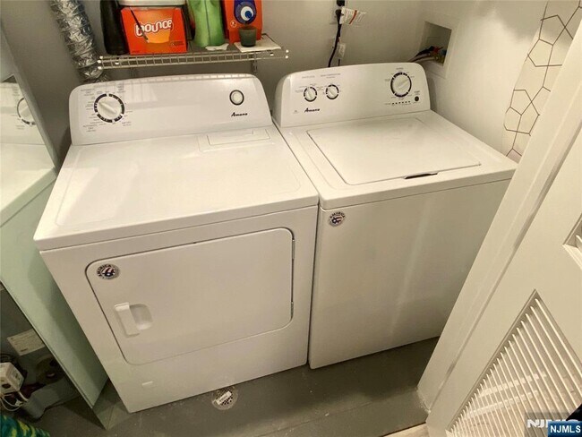 Building Photo - 237 Lincoln Ave