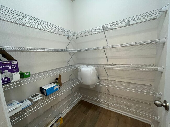 Building Photo - Beautiful Home in Windsor