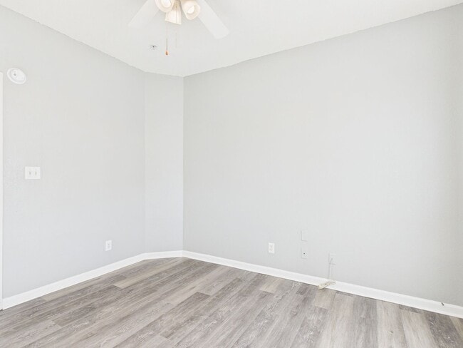 Building Photo - 801 Brassie Ln