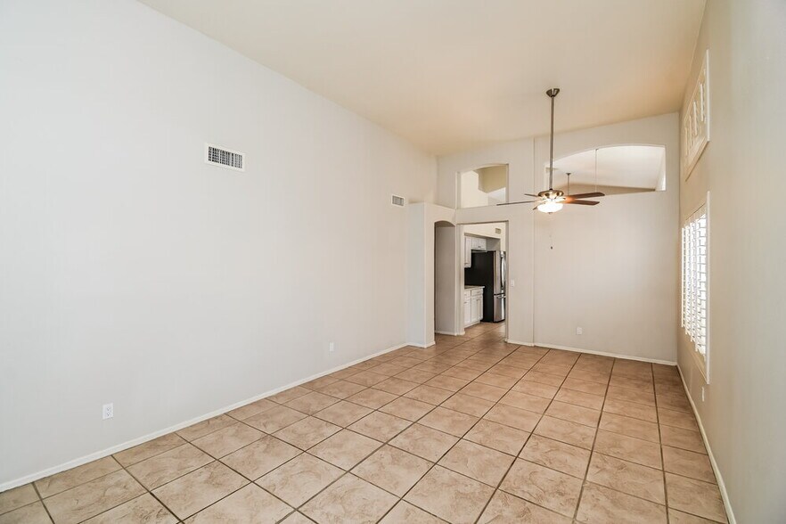 Building Photo - 5123 E Dragoon Ave