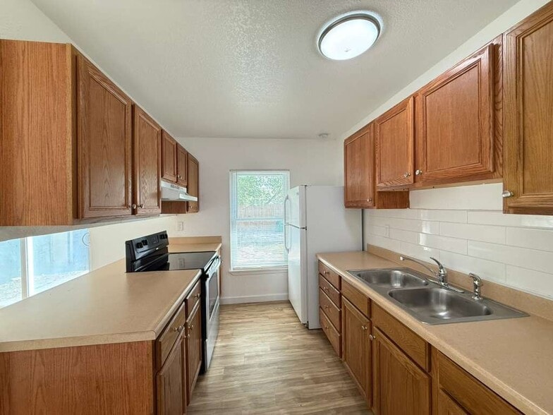Building Photo - 5542 Snow Fox Dr