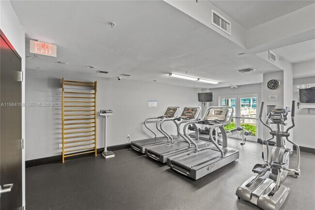 Building Photo - 3001 NE 185th St