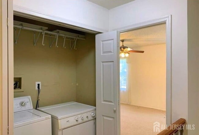 Building Photo - 24 Albury Way